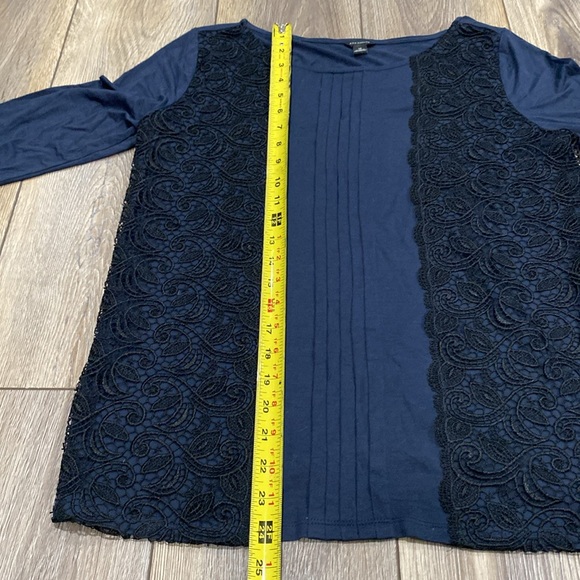 ANN TAYLOR Navy Blue 3/4 Sleeve Top w Black Lace Detail MEDIUM - Picture 9 of 11